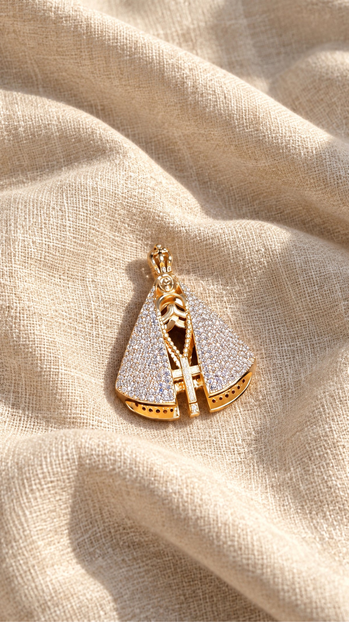 Double-faced Virgin medal, diamond-white side, on natural linen